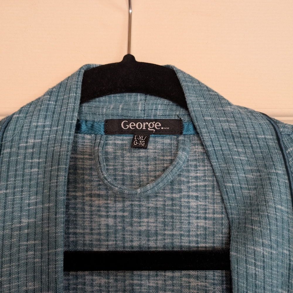 Green Robe L/XL (I04) - Picture 2 of 12